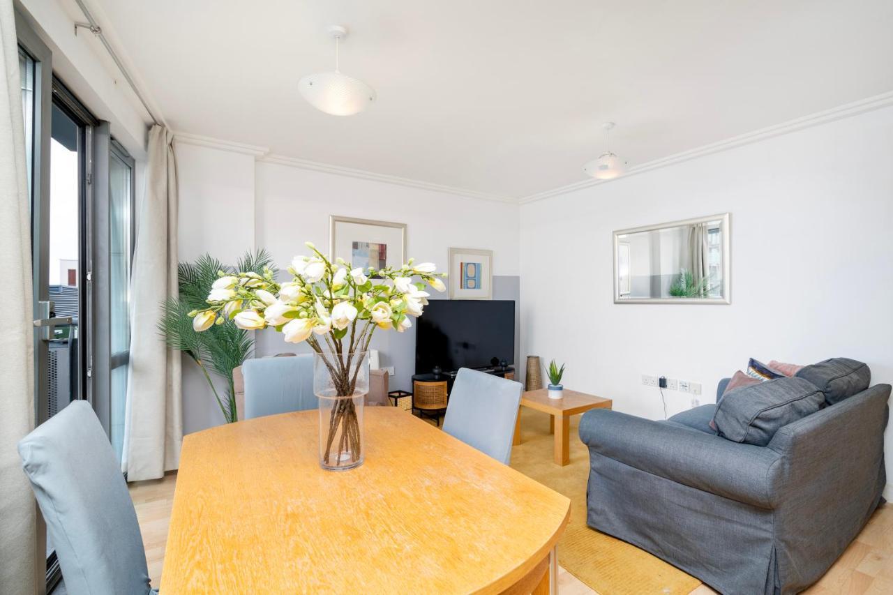 Cosy Flat Right Opp Tube Station Apartment London Exterior photo