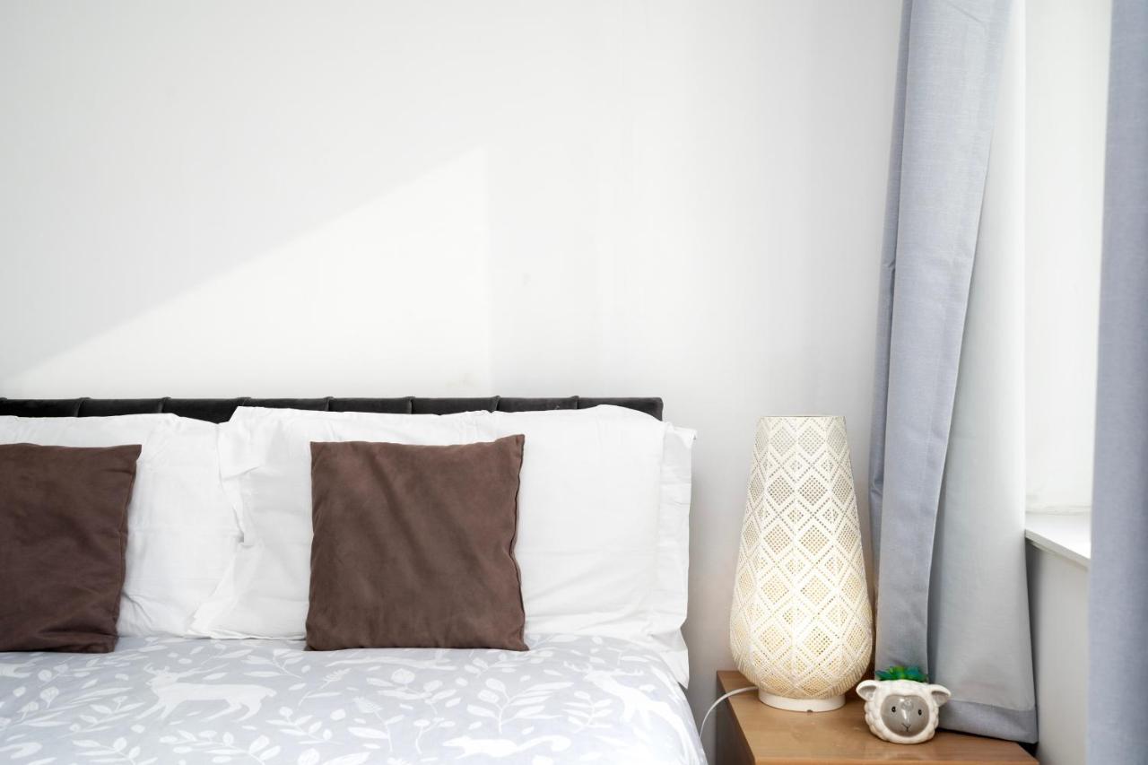 Cosy Flat Right Opp Tube Station Apartment London Exterior photo