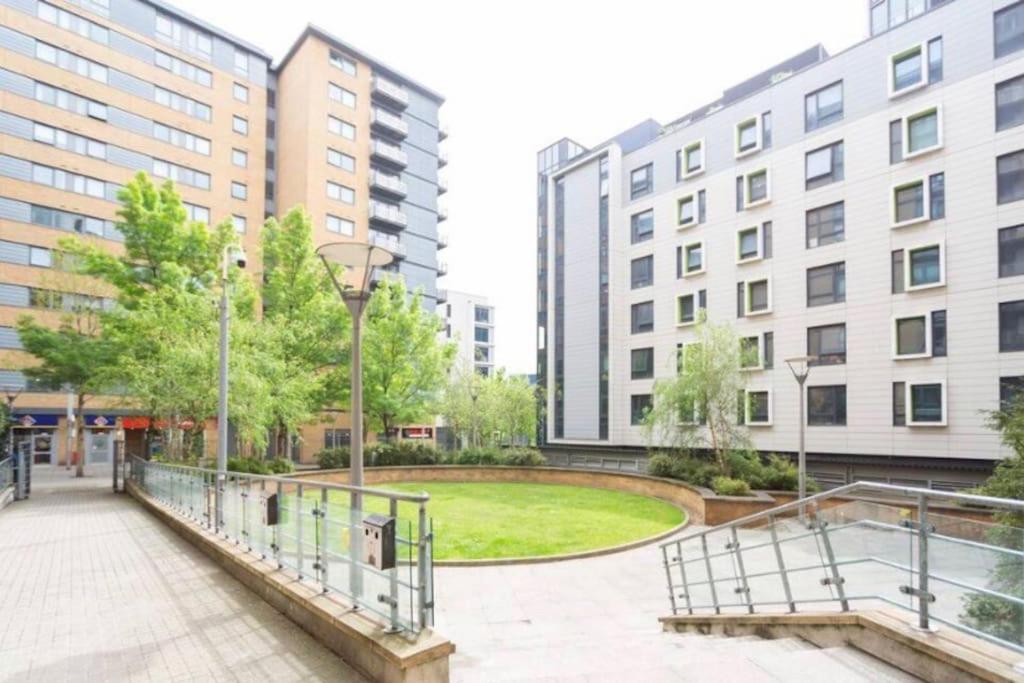 Cosy Flat Right Opp Tube Station Apartment London Exterior photo